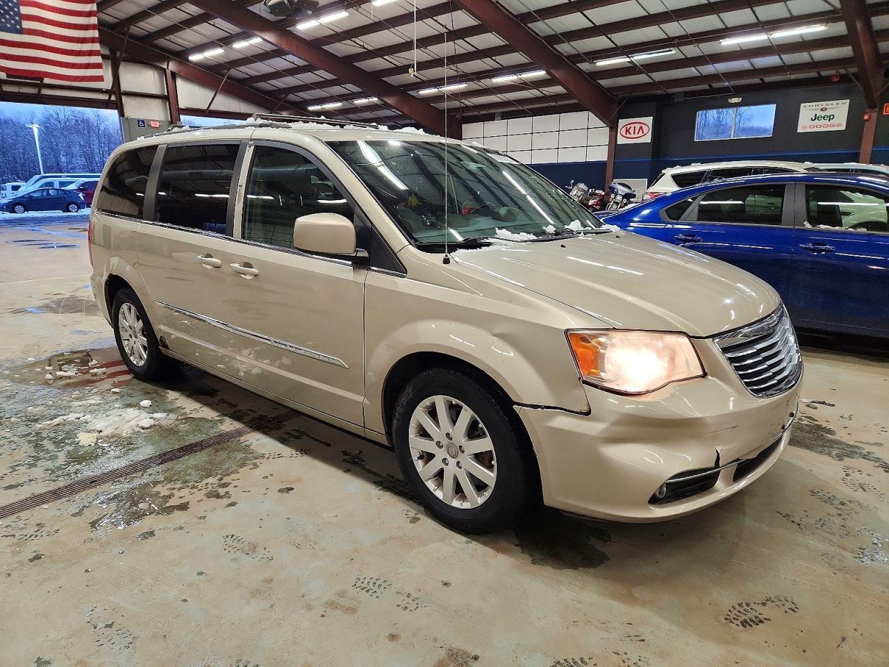 2013 Chrysler Town & Country Touring - Фото 4