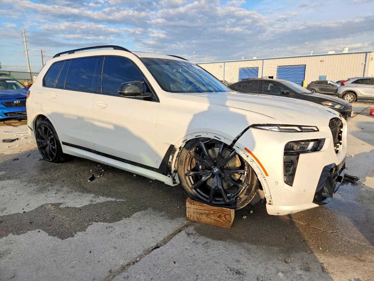 2025 BMW X7 M60I - Фото 4