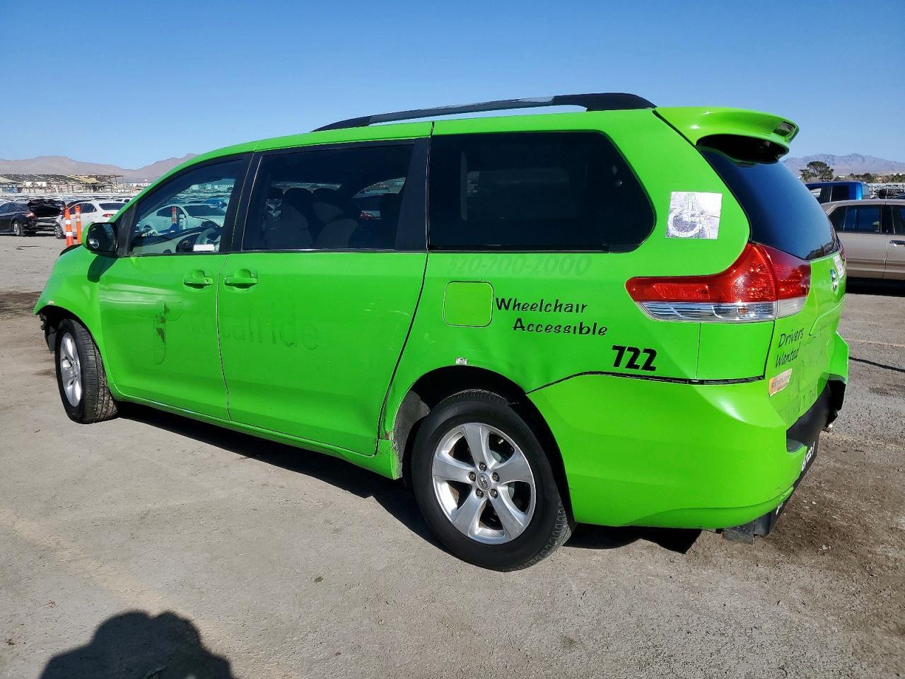 2014 Toyota Sienna Le - Фото 2