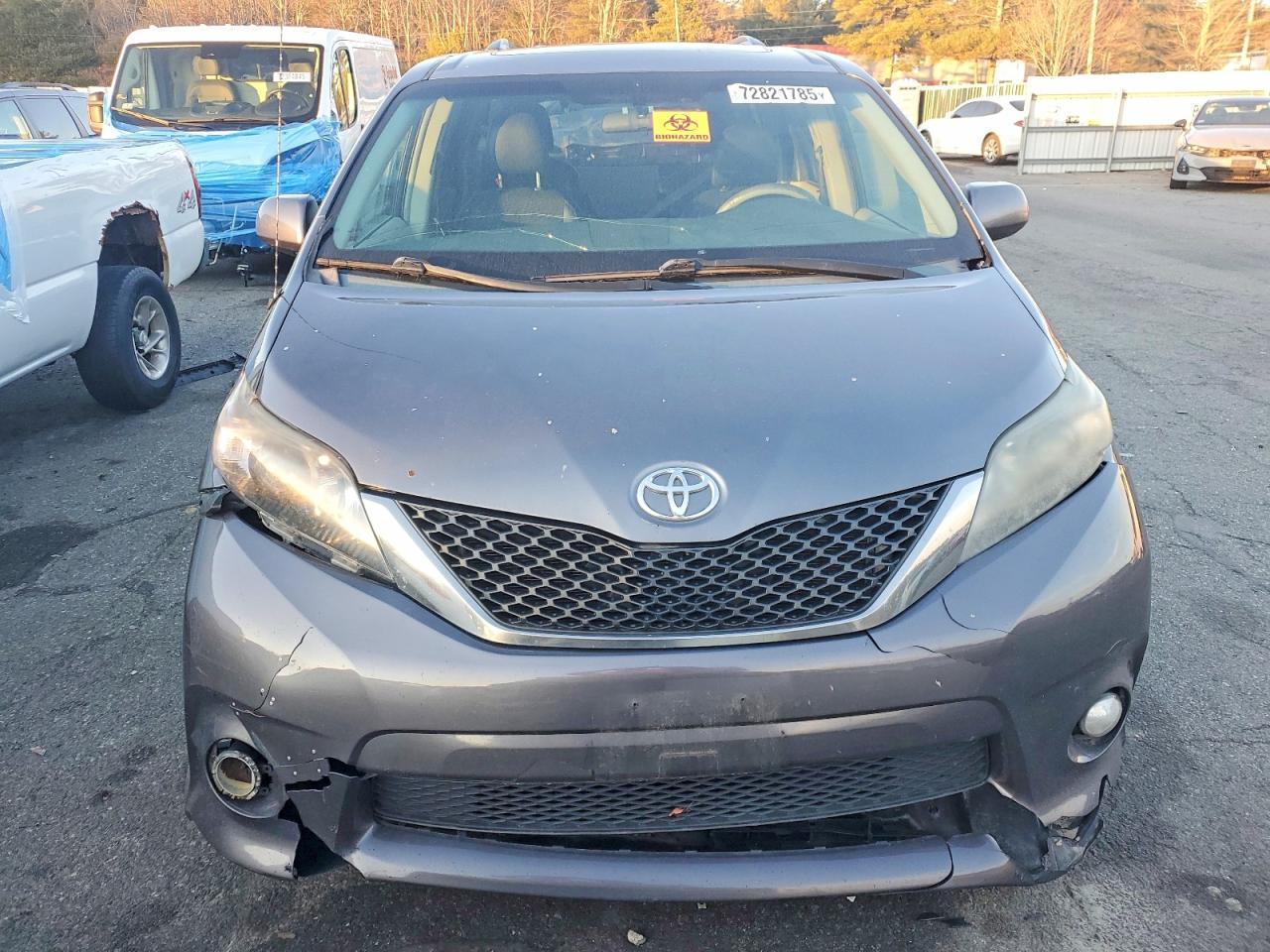 2011 Toyota Sienna Sport - Image 5