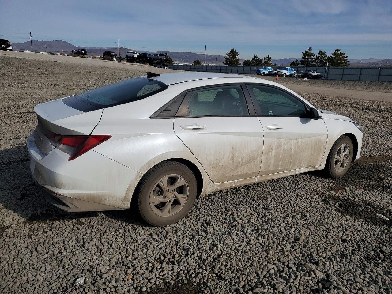 2021 Hyundai Elantra Se - Image 3