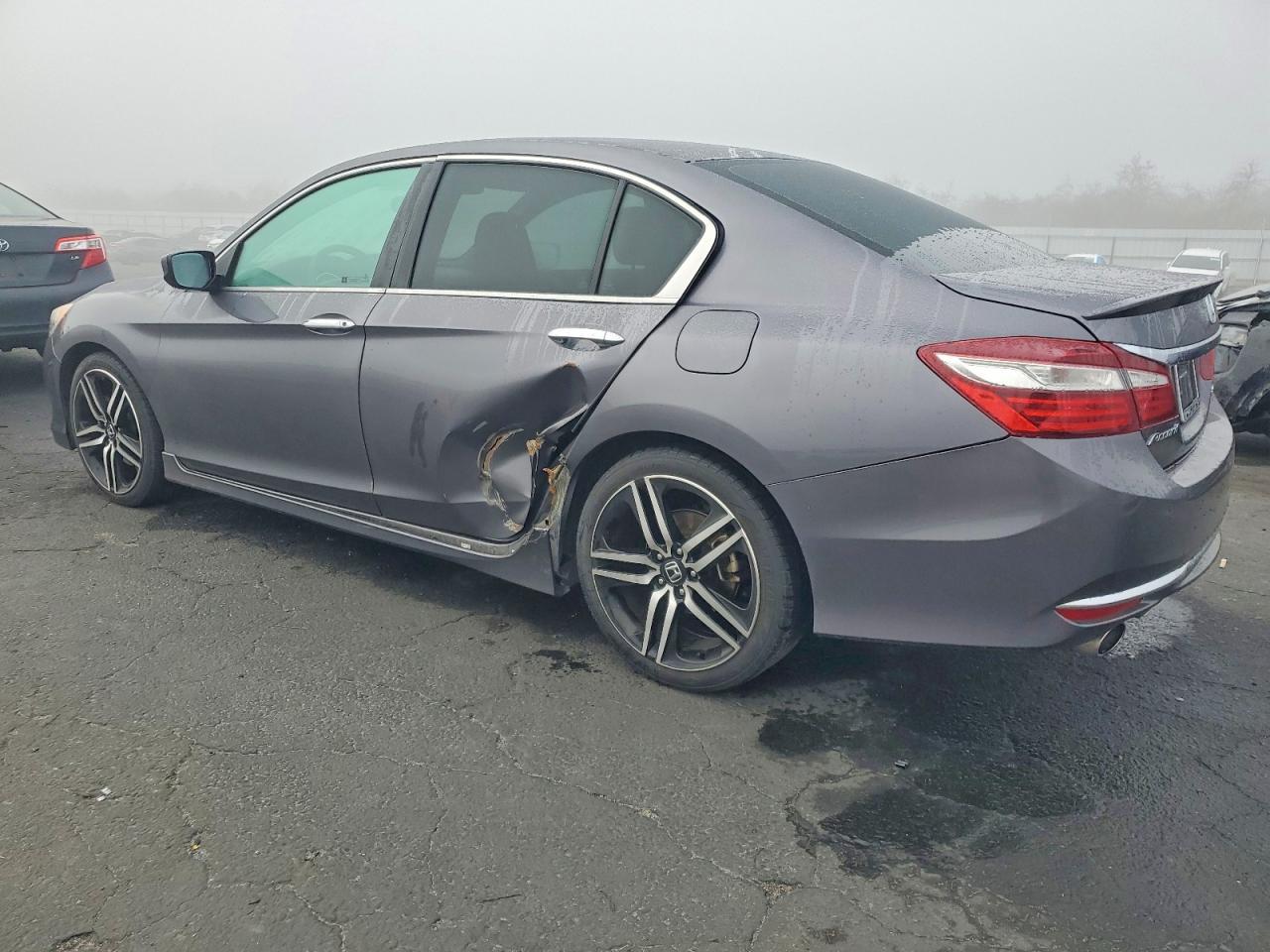 2017 Honda Accord Sport - Image 2