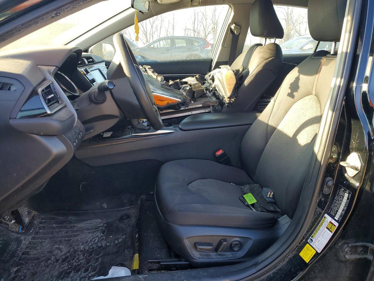 2020 Toyota Camry Le - Фото 7