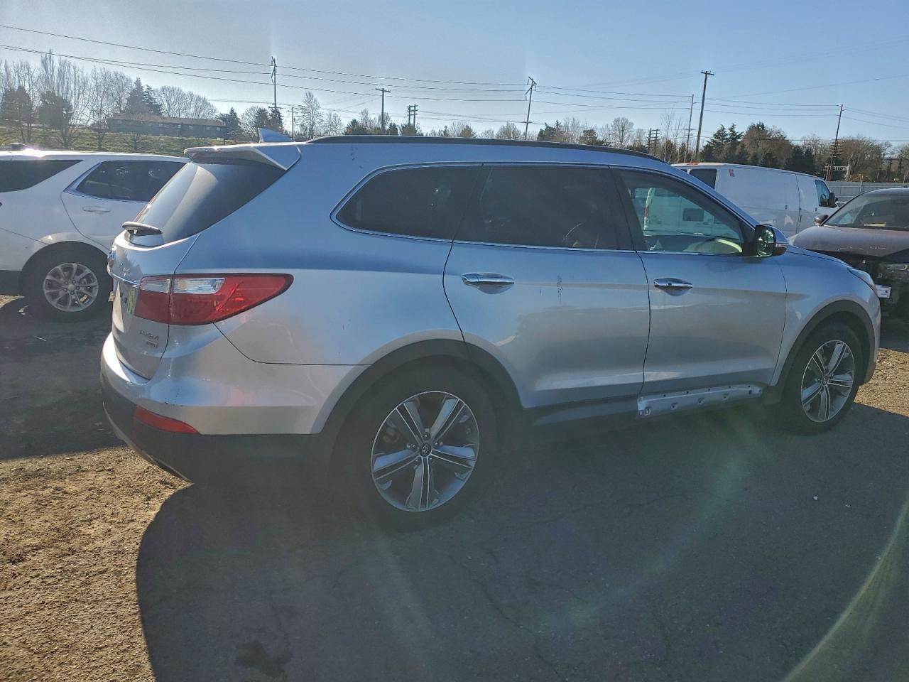 2015 Hyundai Santa Fe Gls - Image 3