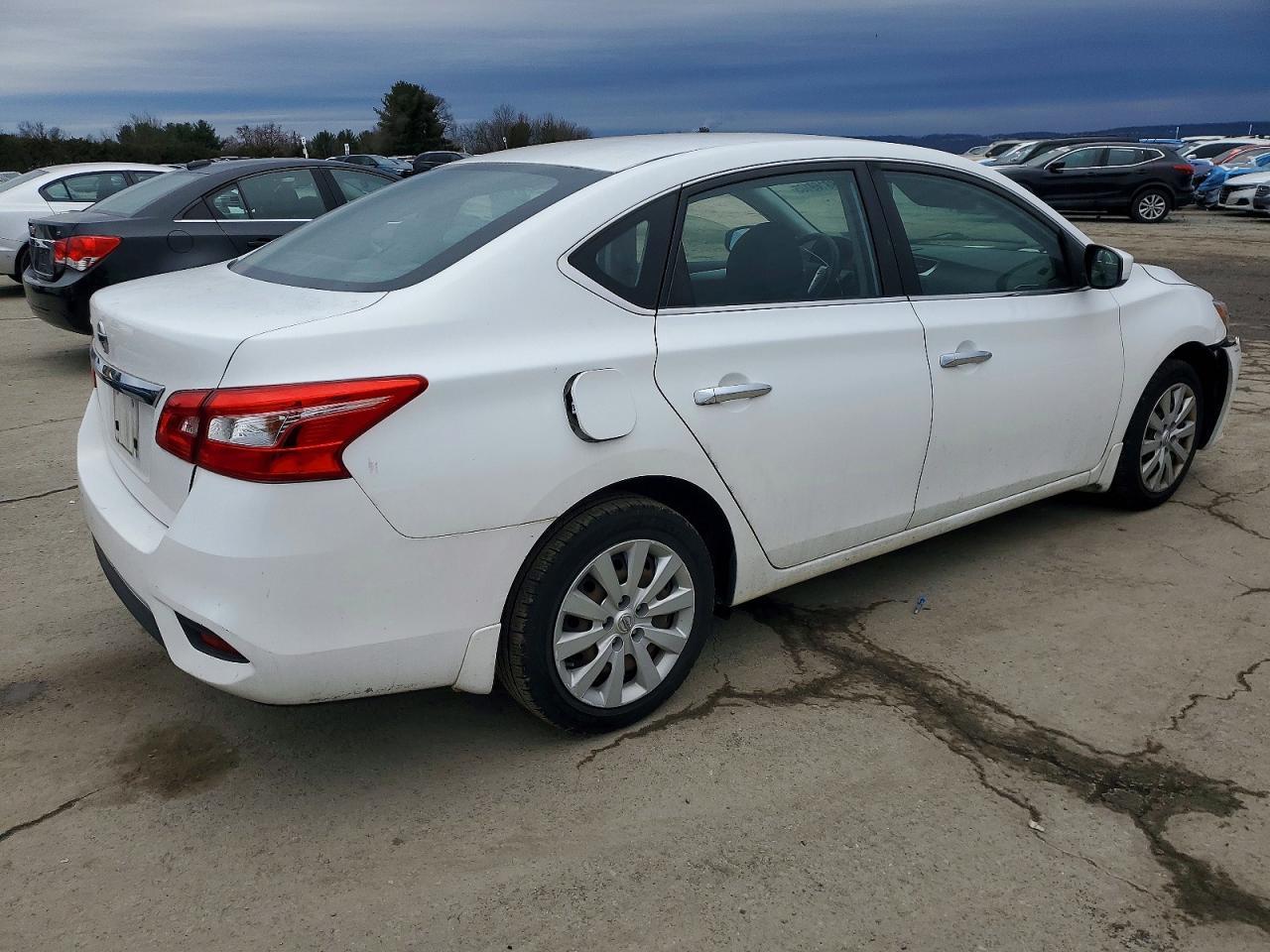 2016 Nissan Sentra S - Фото 3