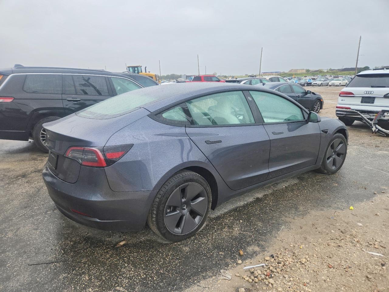 2023 Tesla Model 3 - Фото 3