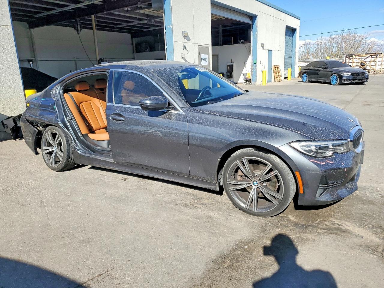 2021 BMW 330I - Фото 4