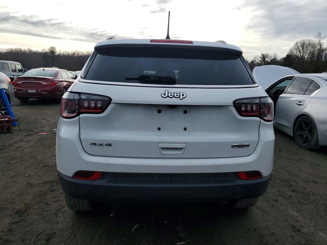 2022 Jeep Compass Latitude Lux - Фото 6