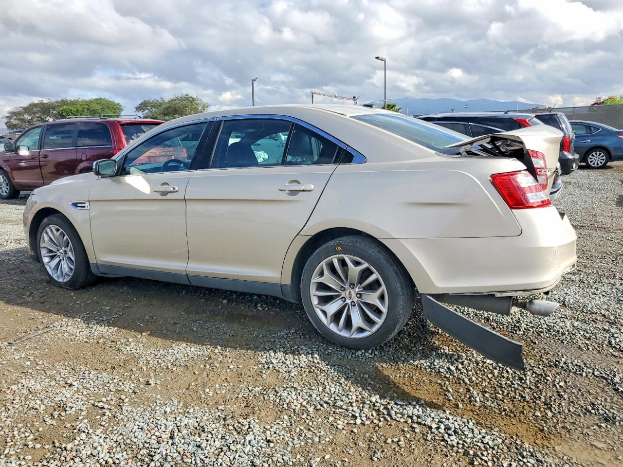 2018 Ford Taurus Limited - Фото 2