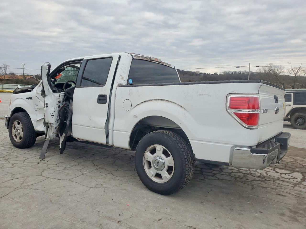 2009 Ford F150 Supercrew - Image 2