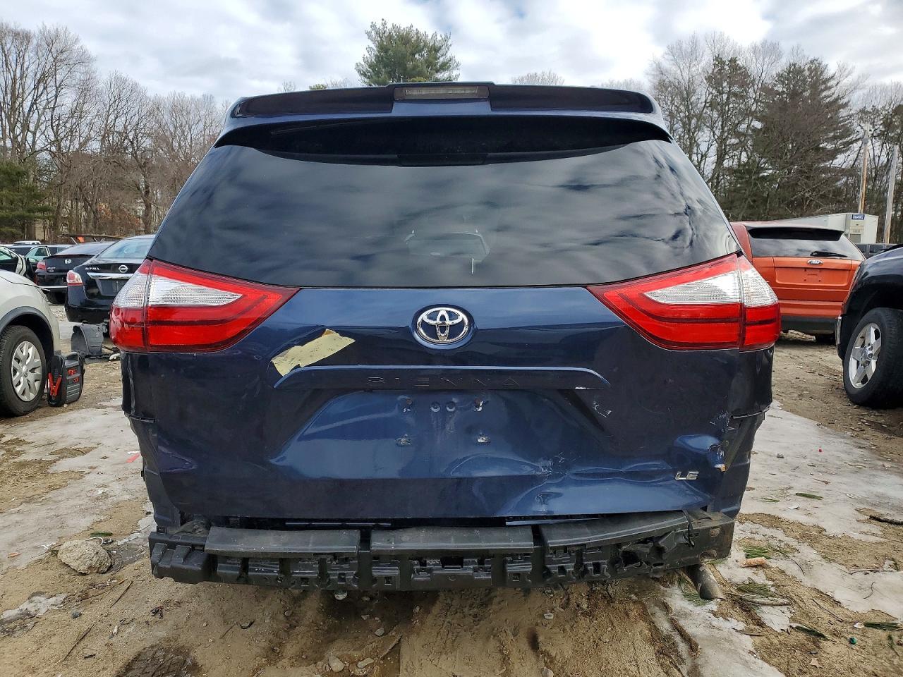 2019 Toyota Sienna Le - Фото 6
