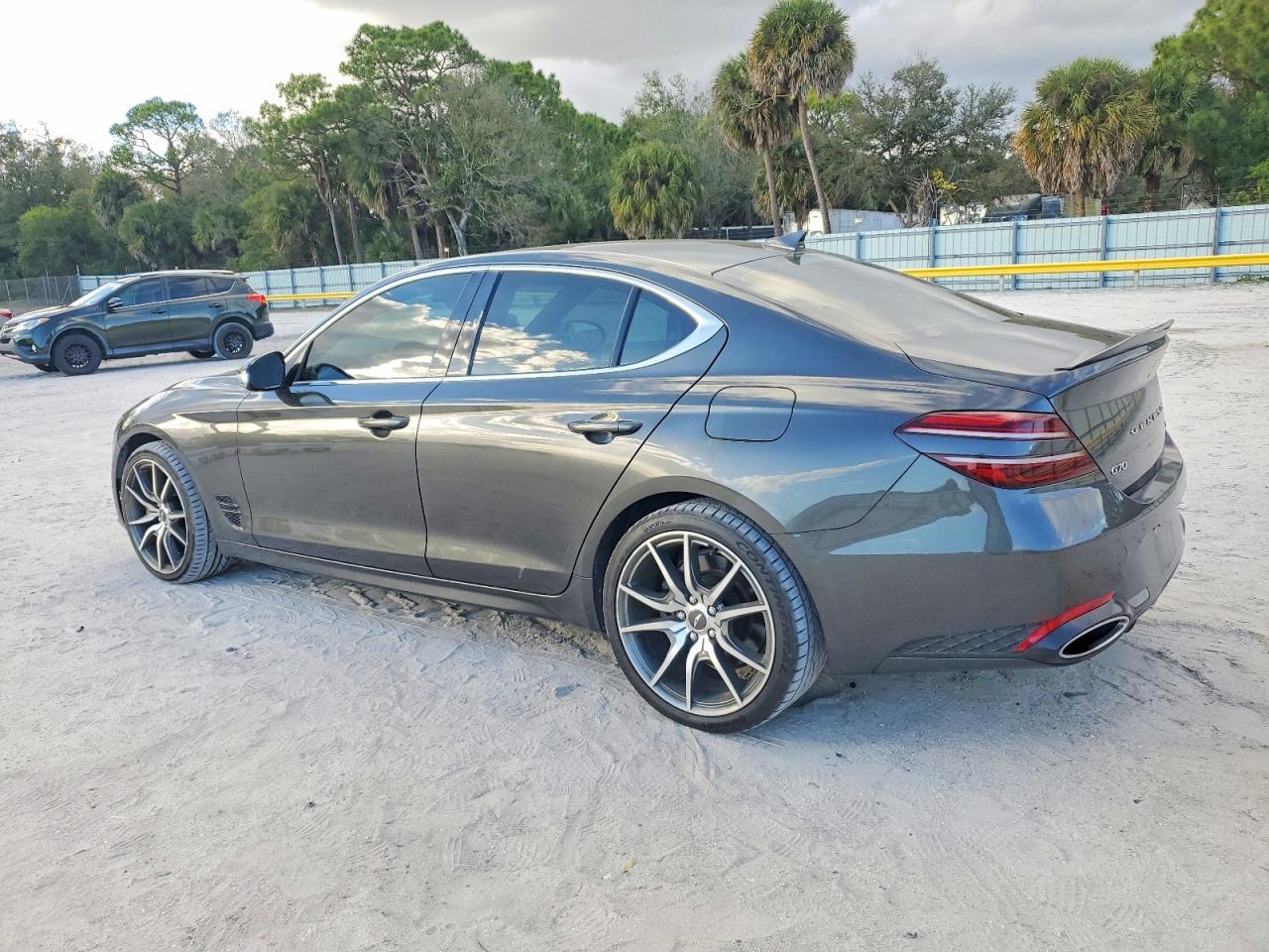 2022 Genesis G70 3.3T Standard - Фото 2