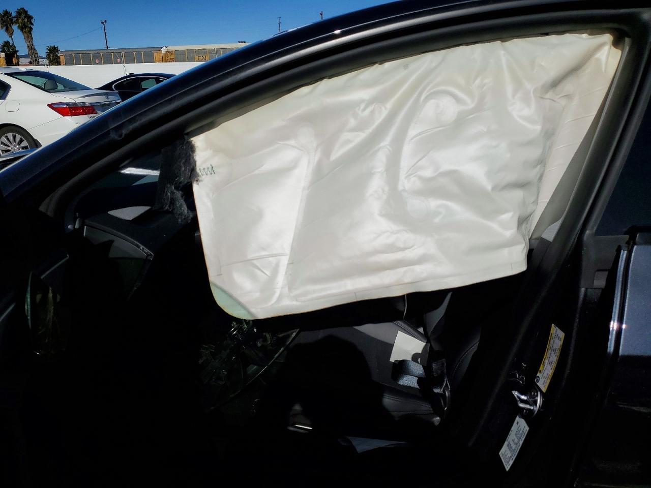 2025 Tesla Model 3 - Фото 7