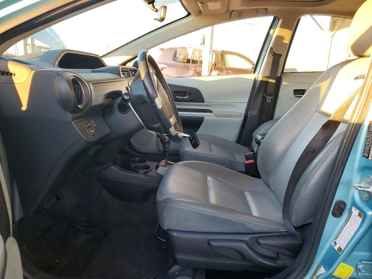 2014 Toyota Prius C - Фото 7