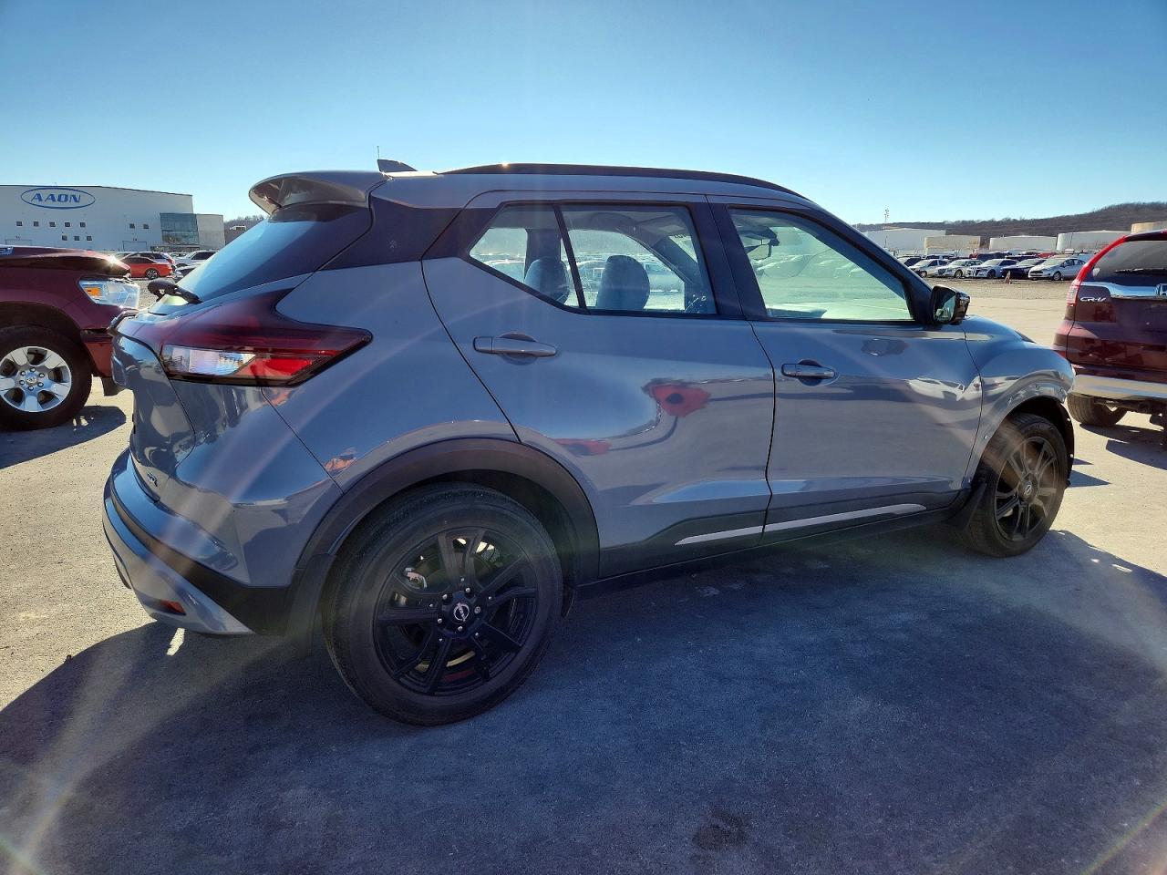 2022 Nissan Kicks Sr - Image 3