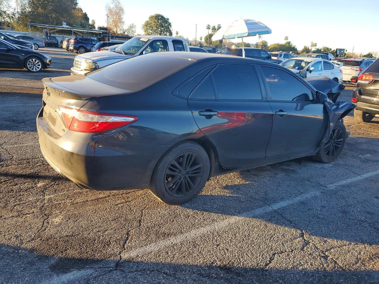 2017 Toyota Camry Le - Фото 3