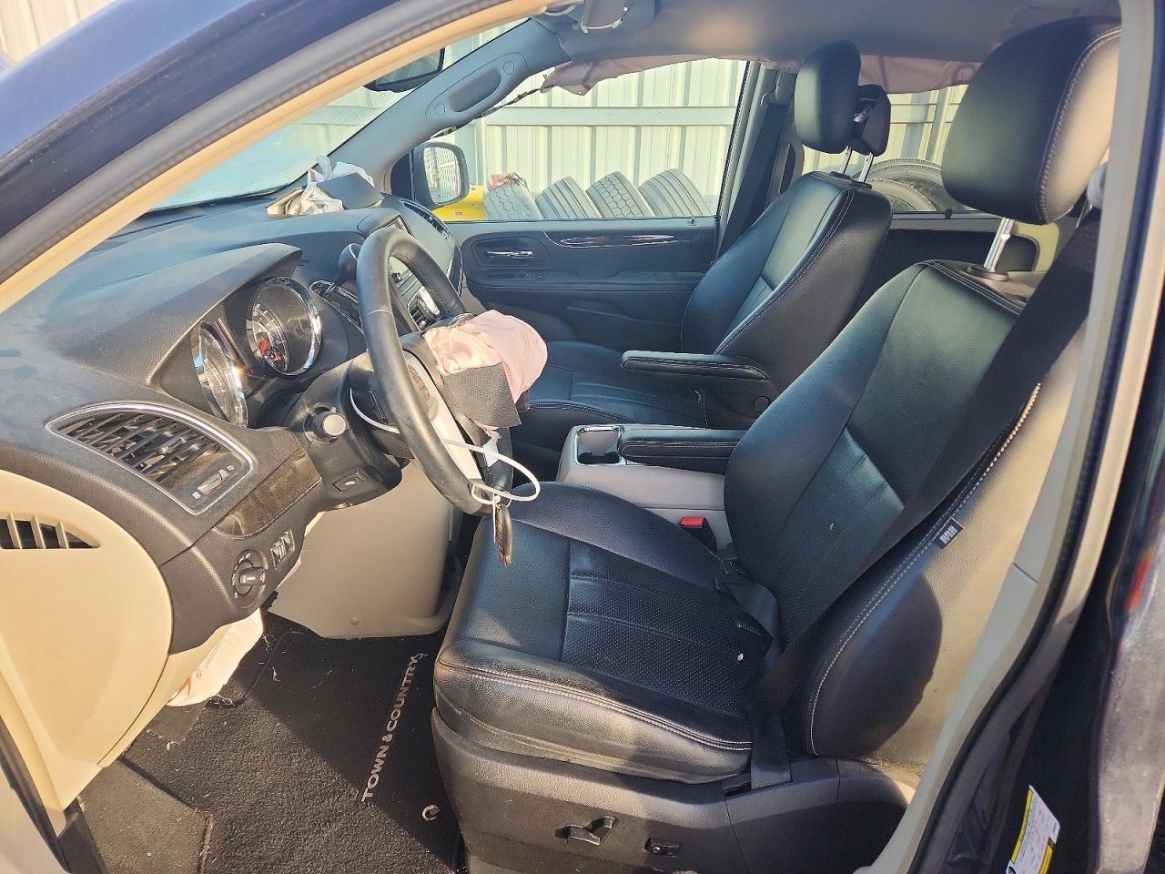 2013 Chrysler Town & Country Touring L - Фото 7