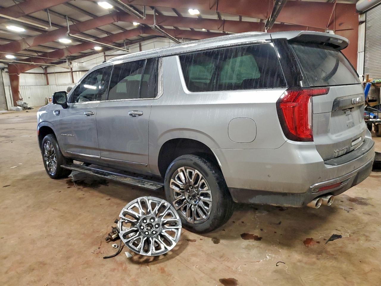 2024 GMC Yukon Xl Denali Ultimate - Фото 2