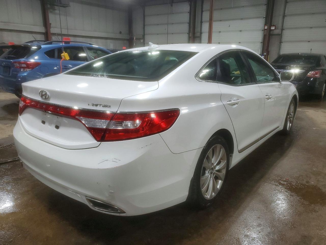 2014 Hyundai Azera Limited - Image 3