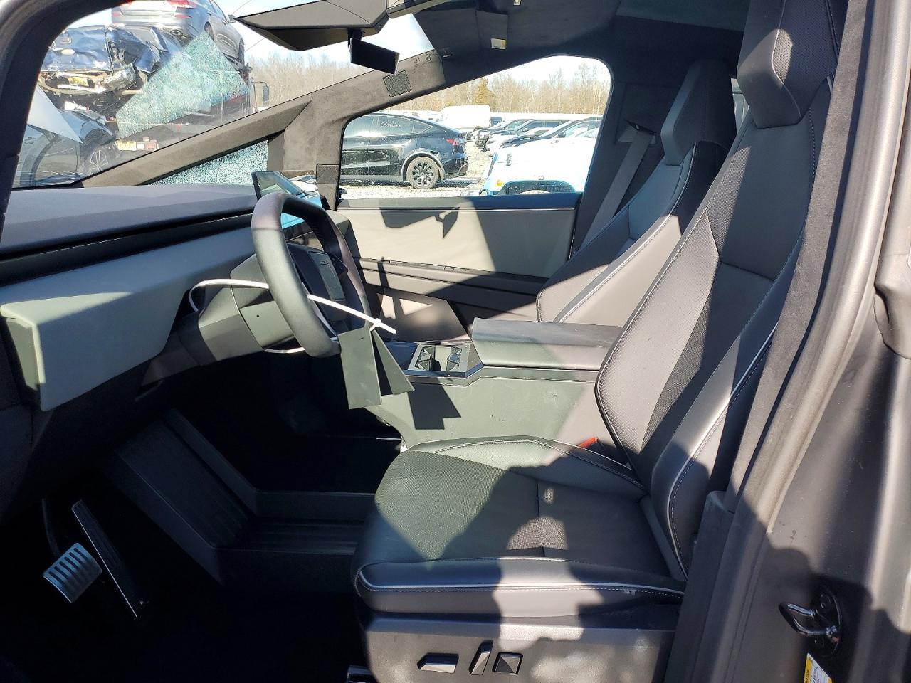 2025 Tesla Cybertruck - Фото 7