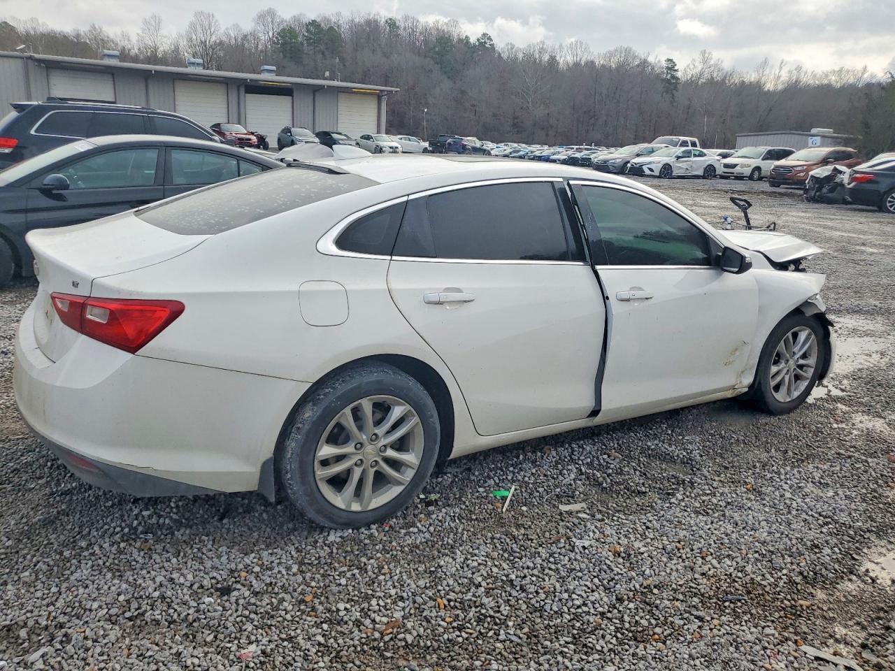 2017 Chevrolet Malibu Lt - Image 3
