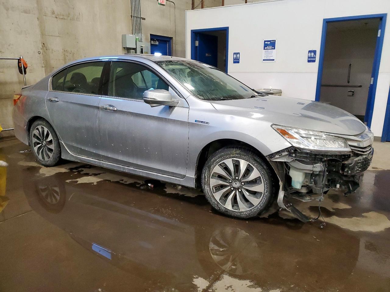 2017 Honda Accord Touring Hybrid - Фото 4