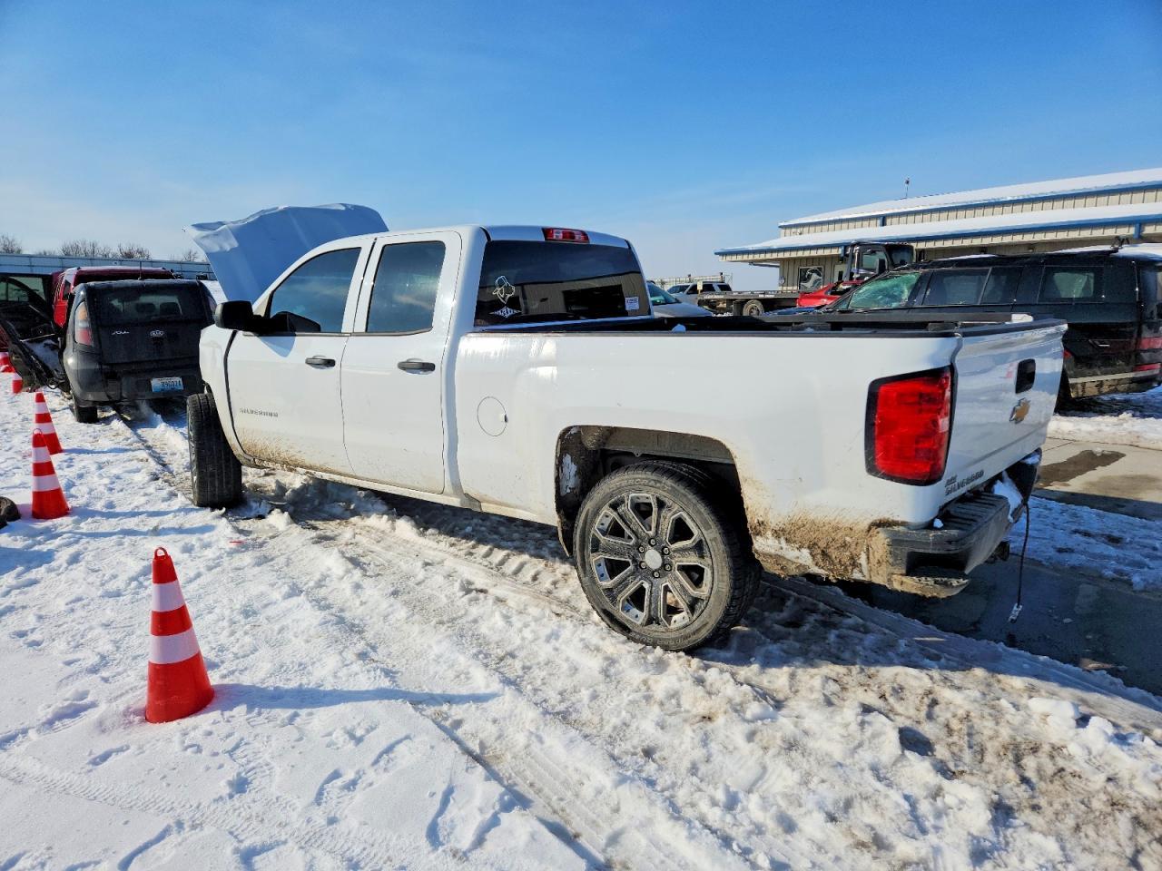 2018 Chevrolet Silverado C1500 - Фото 2