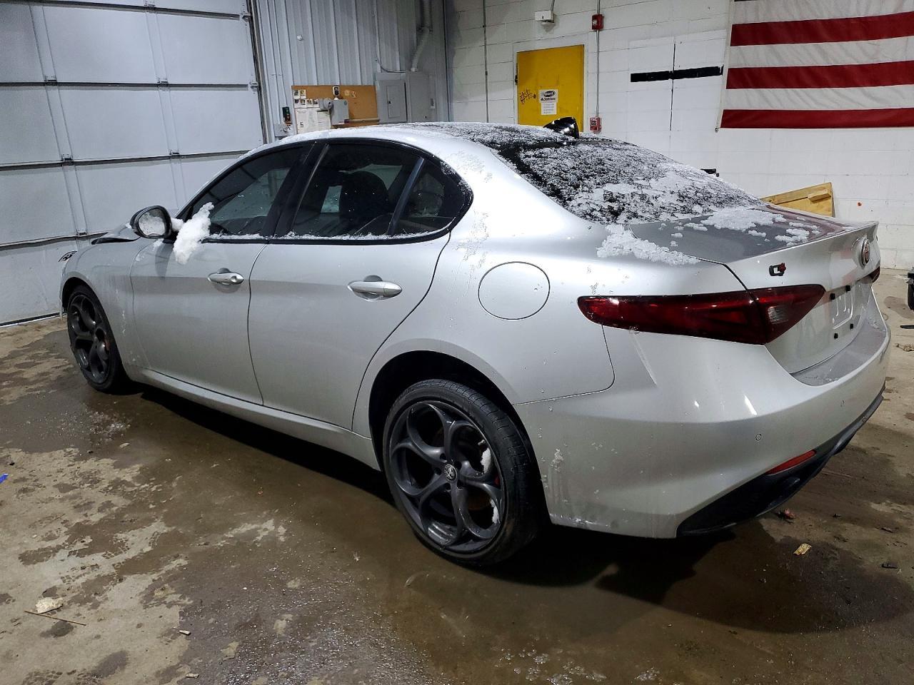 2020 Alfa Romeo Giulia Ti - Фото 2