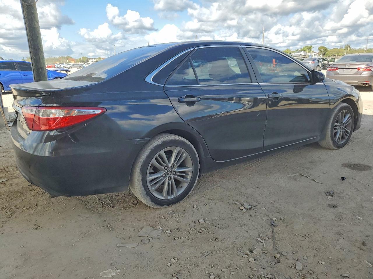 2015 Toyota Camry - Фото 3