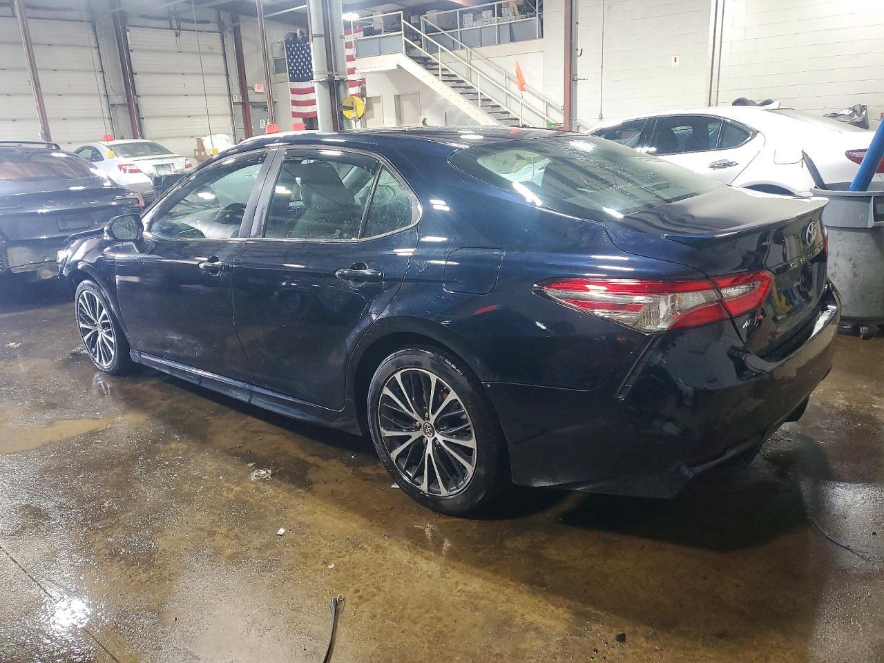2018 Toyota Camry L - Фото 2