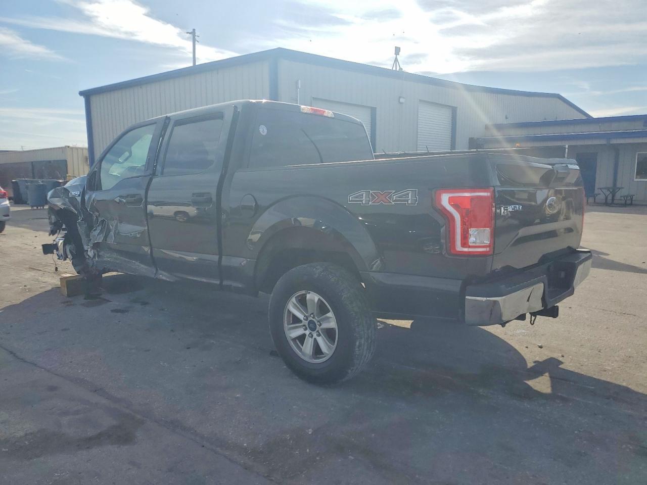 2015 Ford F150 Supercrew - Фото 2