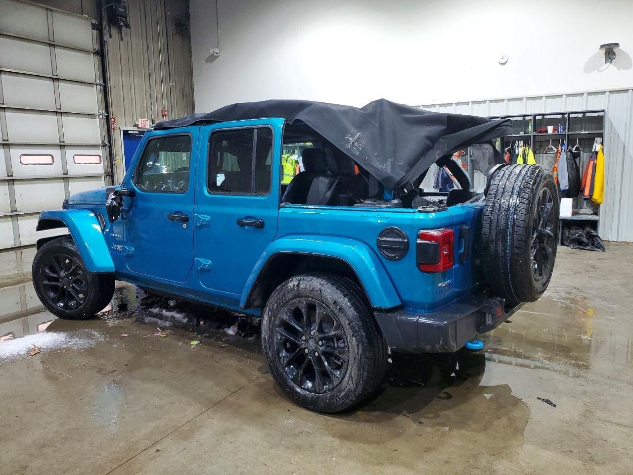 2024 Jeep Wrangler Sahara 4Xe - Фото 2