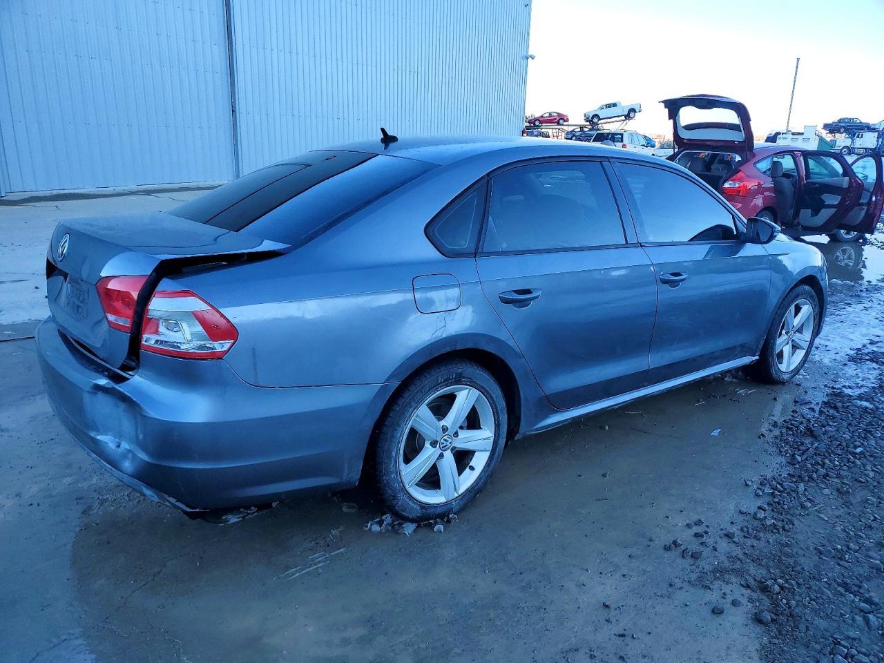 2012 Volkswagen Passat S - Фото 3