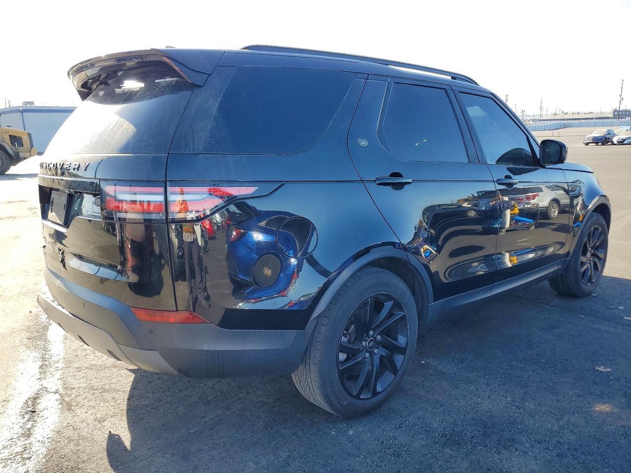 2017 Land Rover Discovery Hse Luxury - Image 3