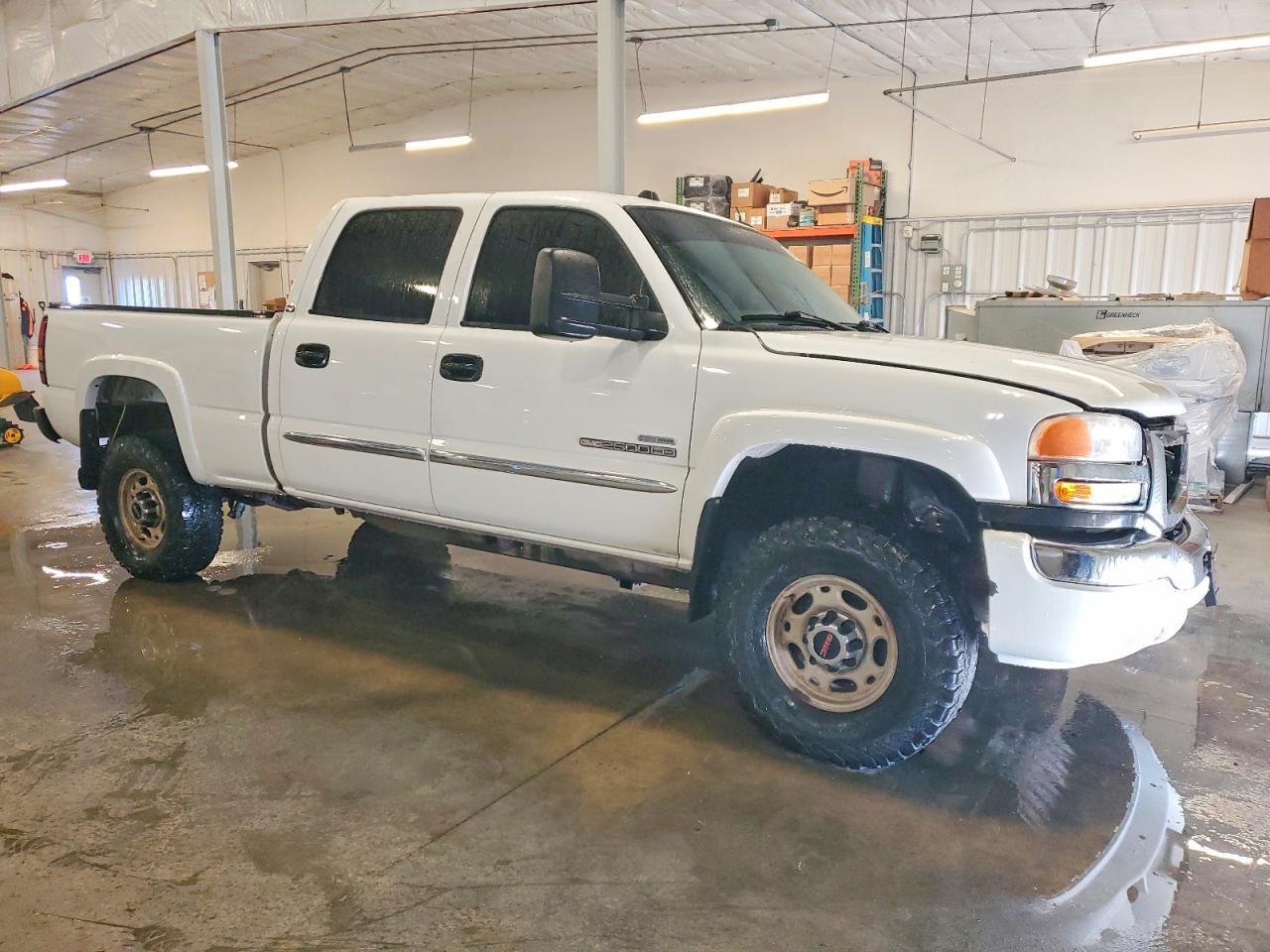 2005 GMC Sierra K2500 Heavy Duty - Image 4