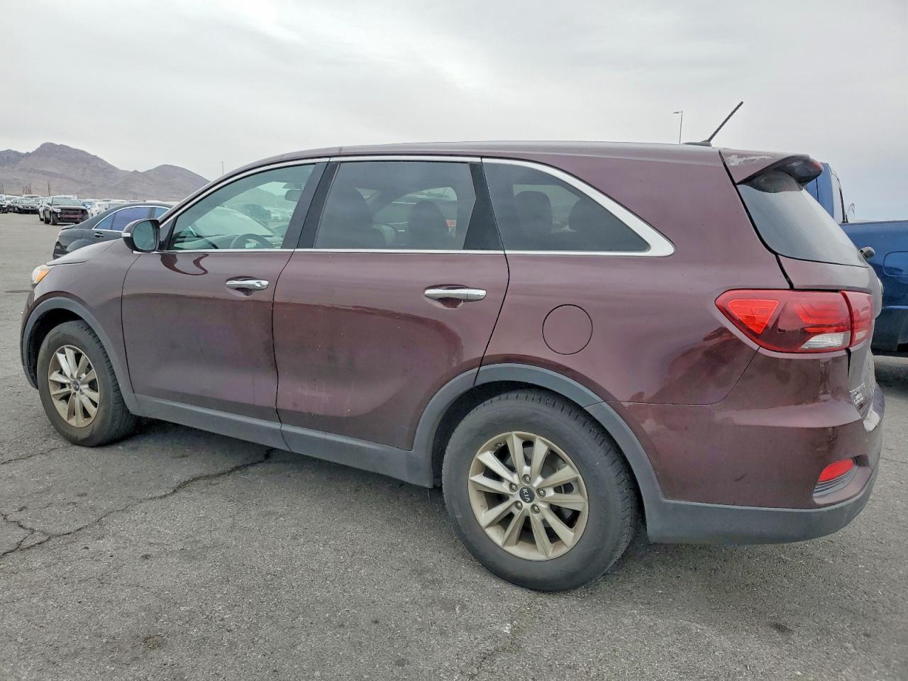 2019 Kia Sorento L - Image 2