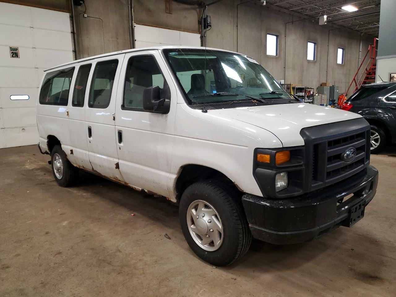 2010 Ford Econoline E350 Super Duty Wagon - Фото 4