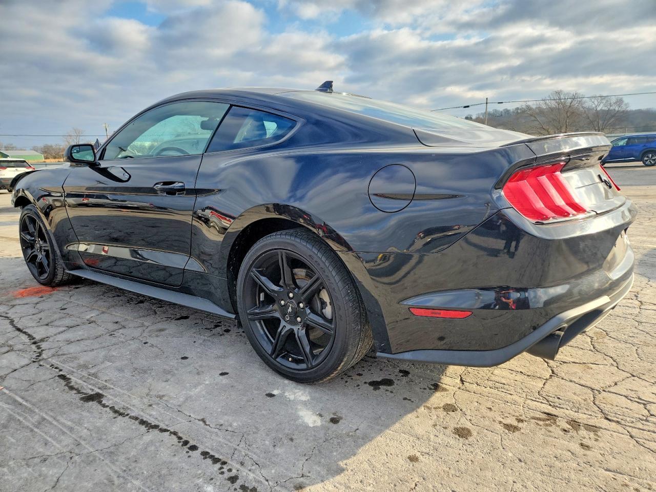 2020 Ford Mustang - Фото 2