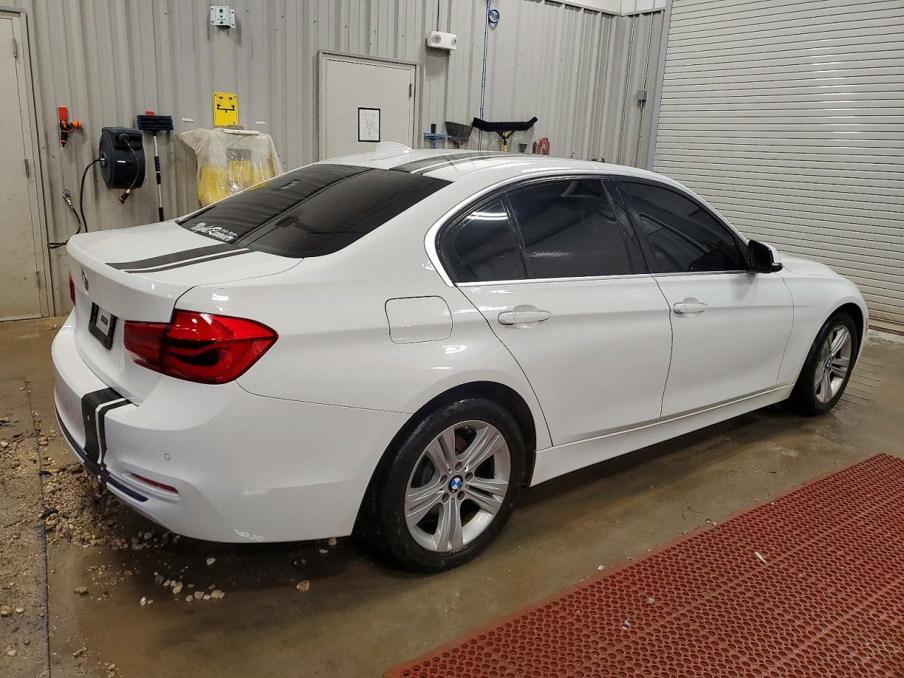 2017 BMW 330 Xi - Фото 3