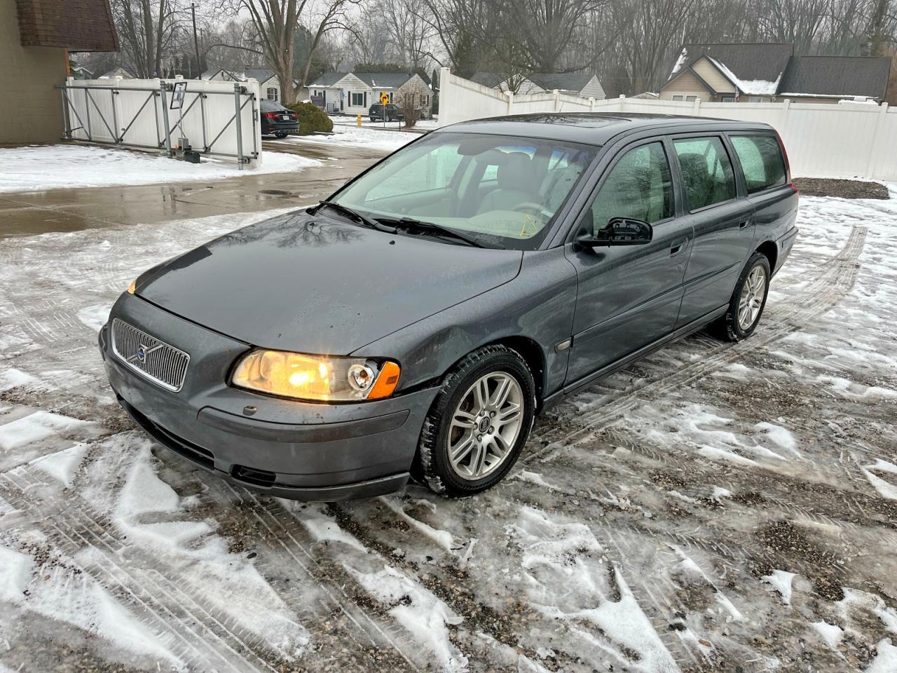 2006 Volvo V70 - Image 2