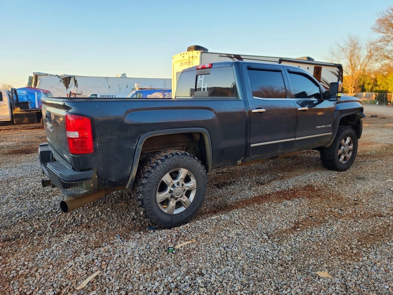 2017 GMC Sierra K2500 Denali - Image 3