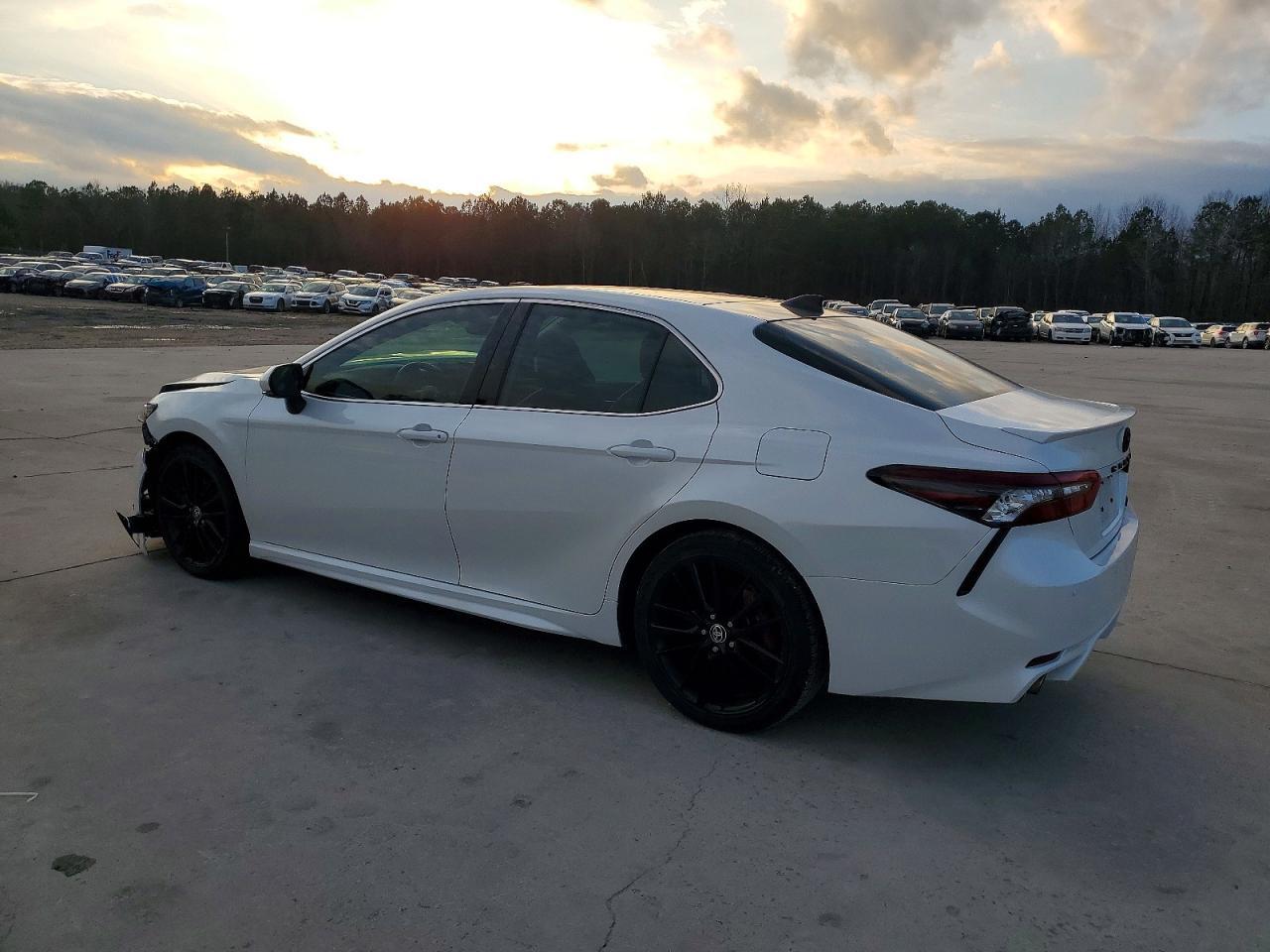 2022 Toyota Camry Xse - Фото 2