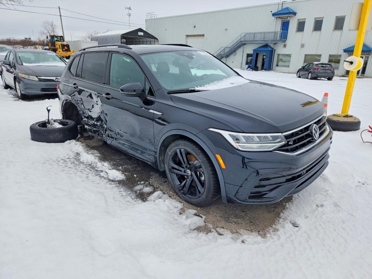 2023 Volkswagen Tiguan Se R-Line Black - Image 4