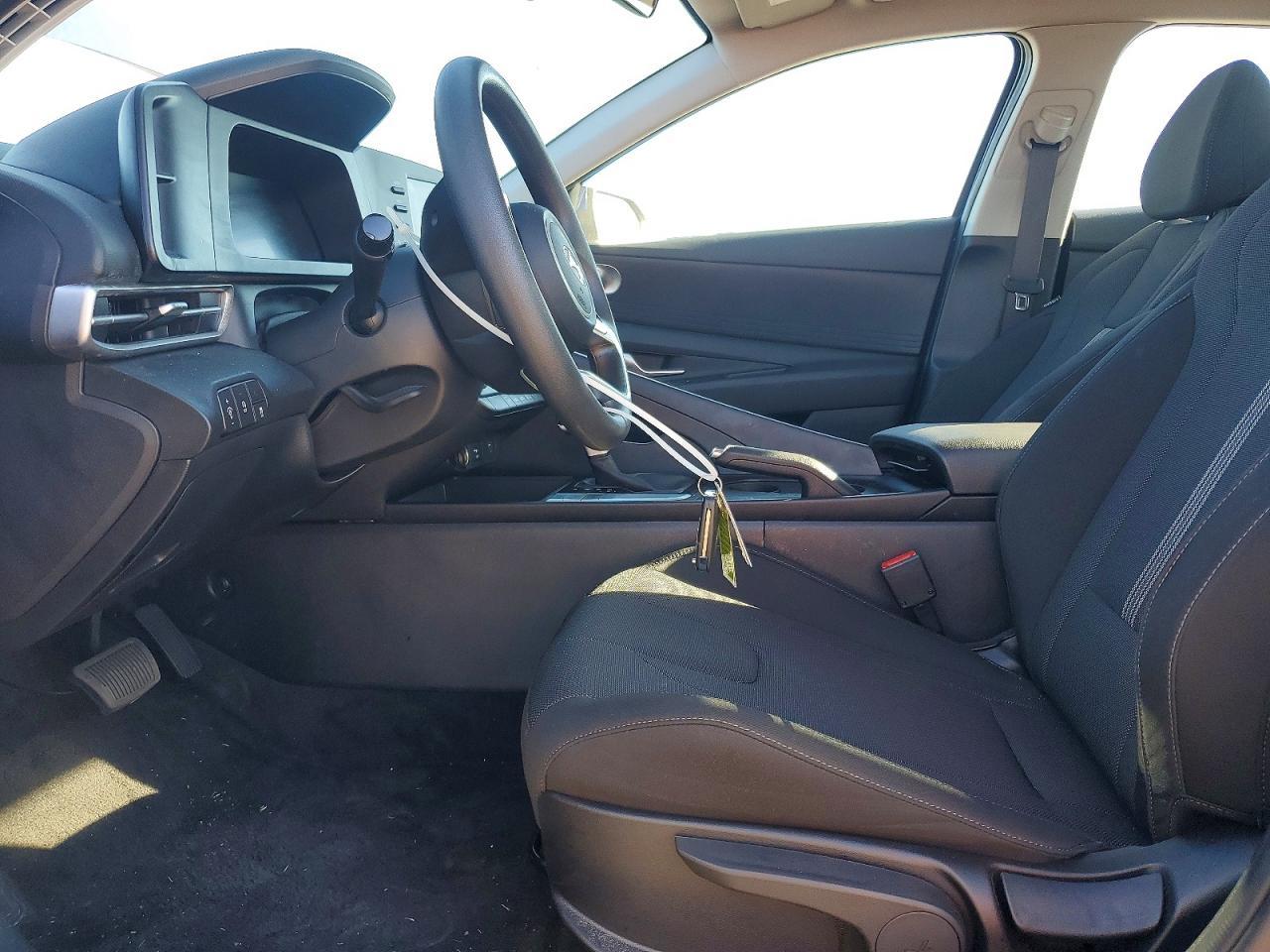 2025 Hyundai Elantra Se - Image 7