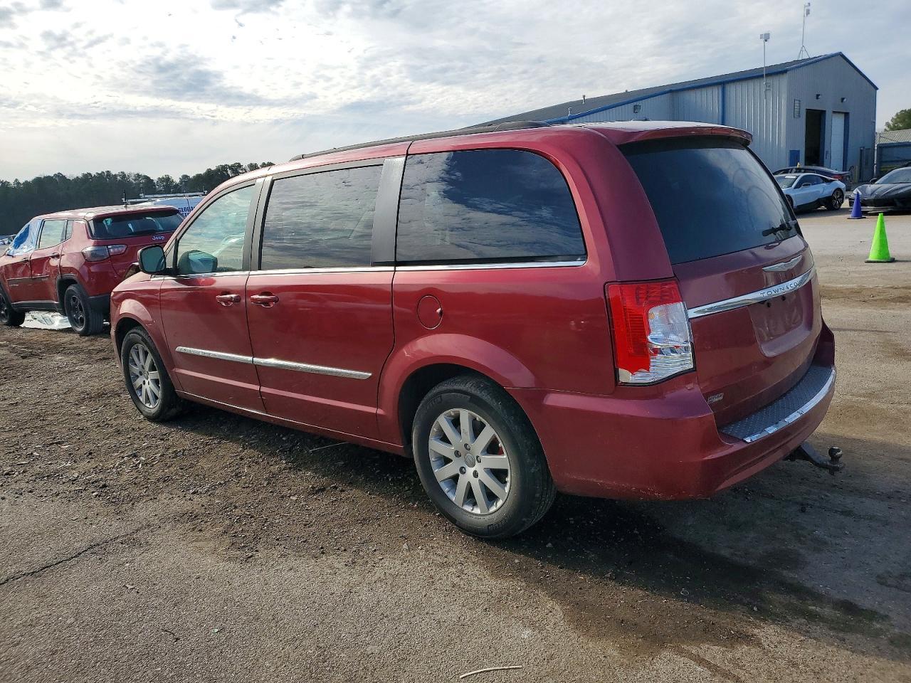 2014 Chrysler Town & Country Touring - Фото 2