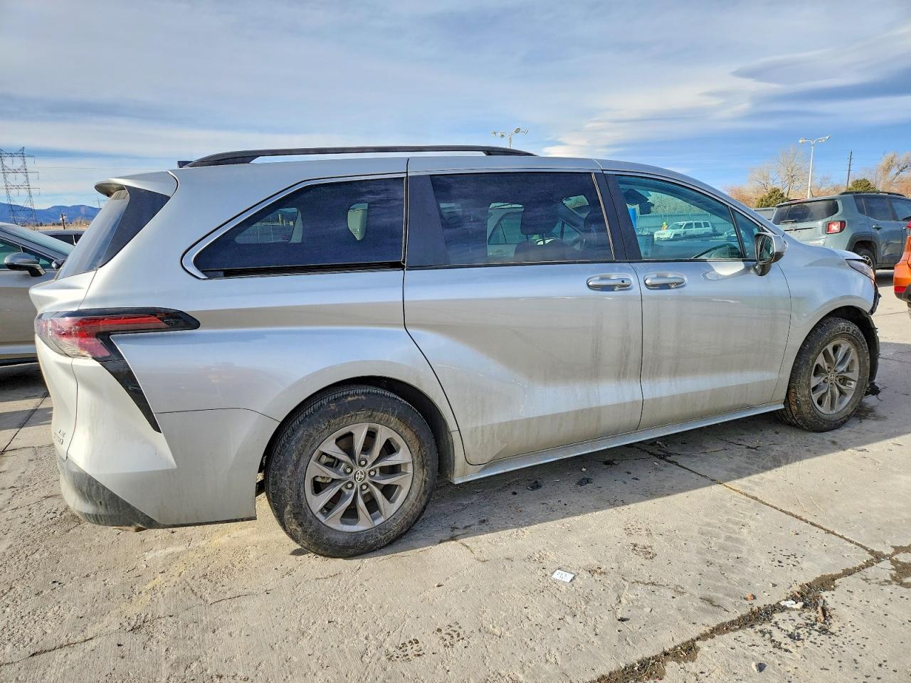 2024 Toyota Sienna Le - Image 3