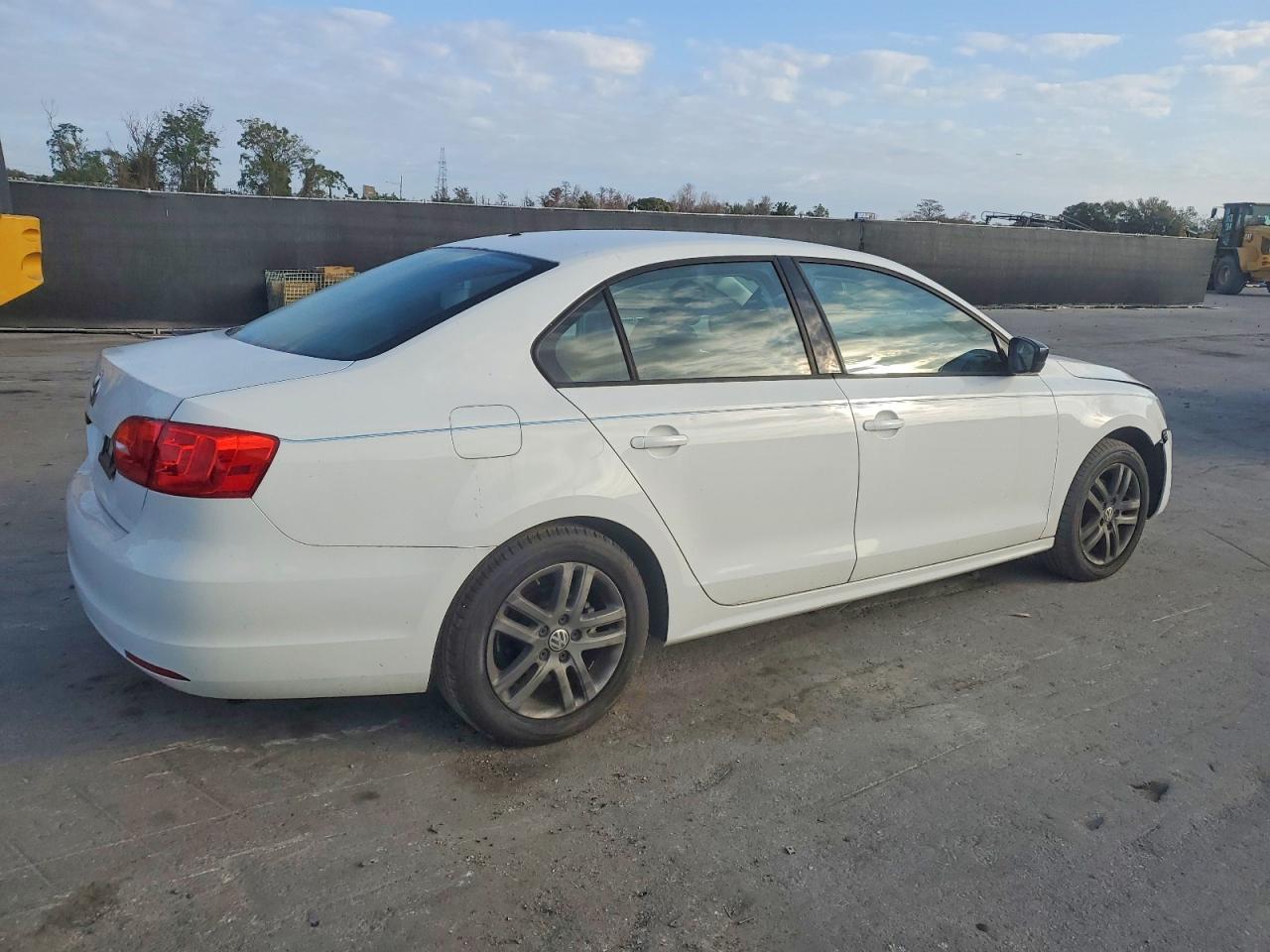2014 Volkswagen Jetta Base - Image 3