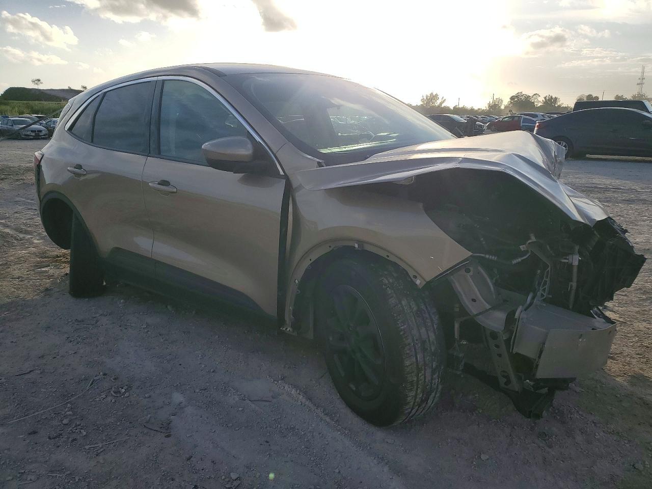 2020 Ford Escape Se - Фото 4