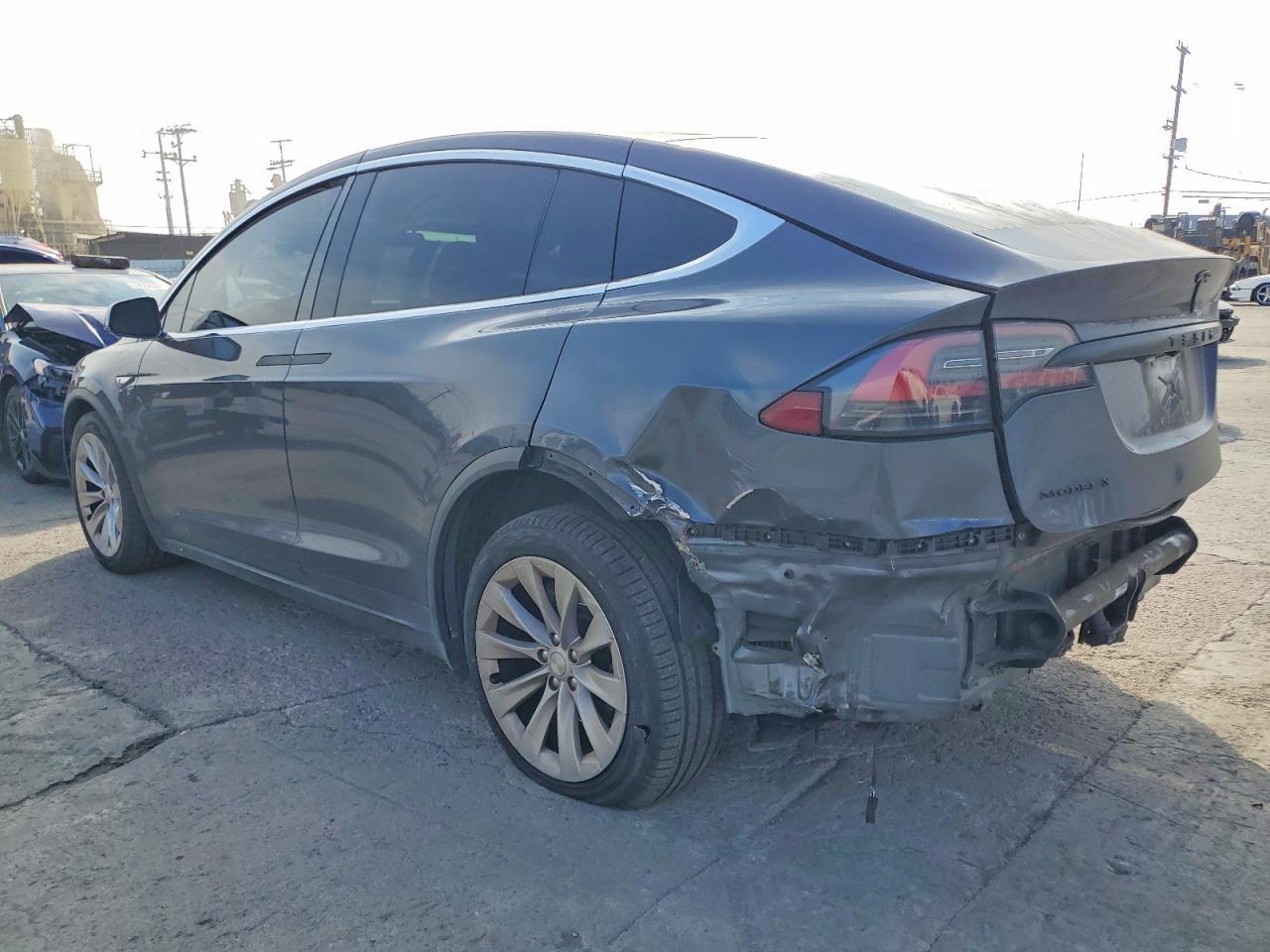 2016 Tesla Model X - Фото 2