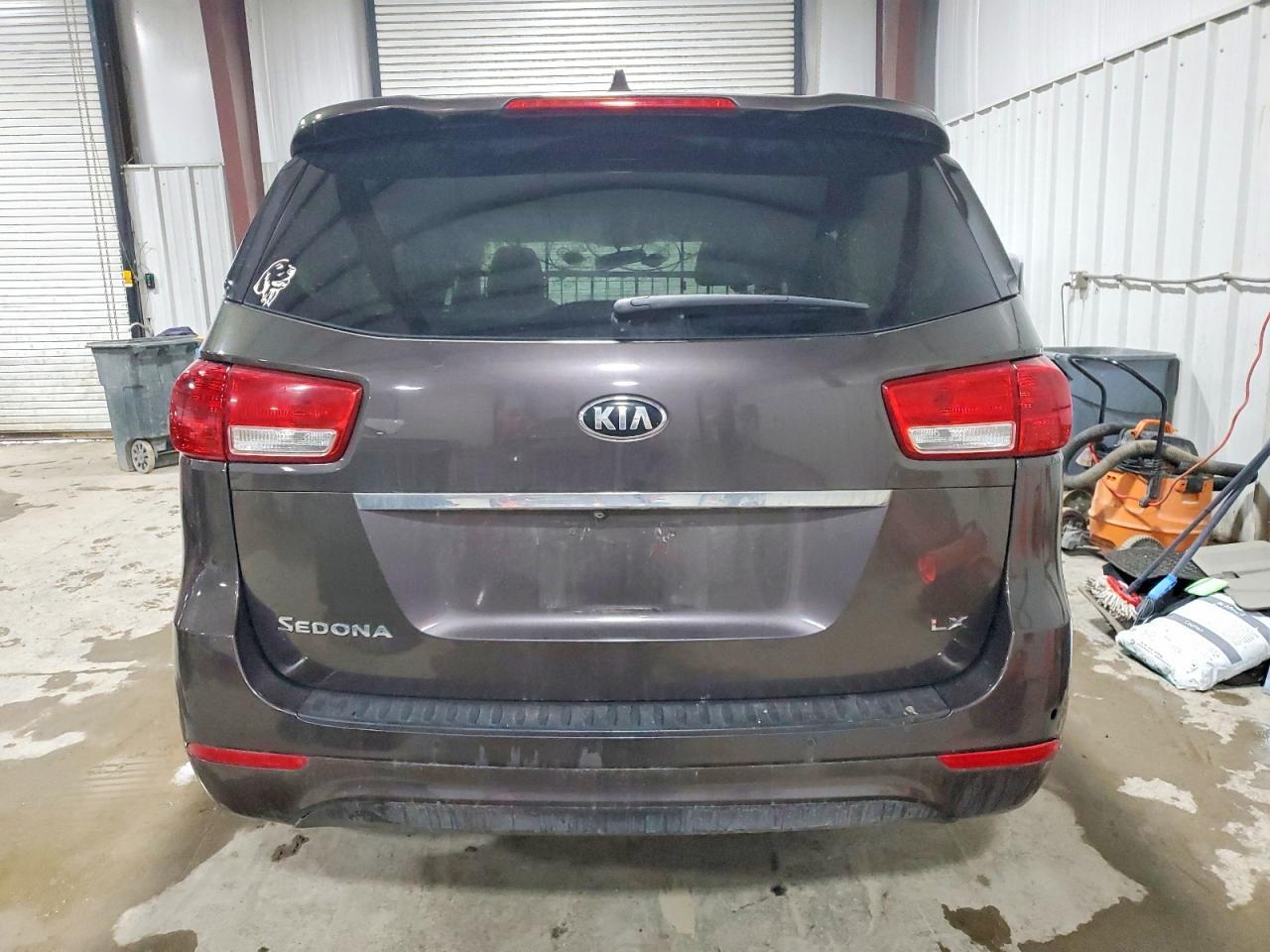 2016 Kia Sedona Lx - Image 6